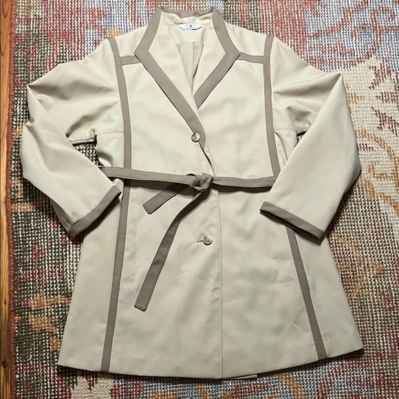 bonders Jackets & Blazers - Vintage Bonders Women’s Cream and Tan Trench Coat size 10